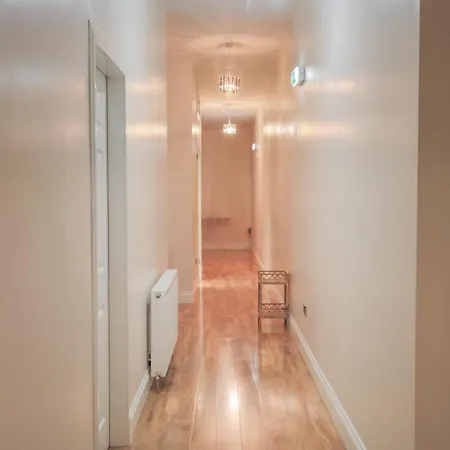 Stylish Modern Apartment *