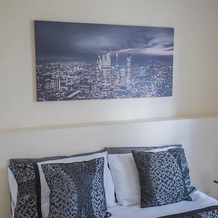 Stylish Modern Apartment *