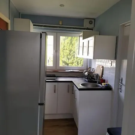 Studio Flat, Frequent Buses, 1-minute Walk To Bus Stop, 15 Minutes To City Center Апартаменты Эдинбург