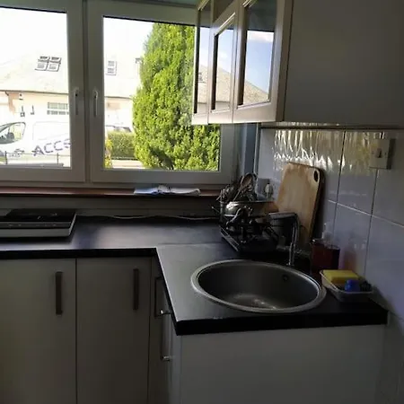 Studio Flat, Frequent Buses, 1-minute Walk To Bus Stop, 15 Minutes To City Center Эдинбург