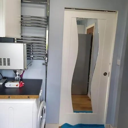 Accommodatie bij particulieren Double Ensuite Room, 1-minute Walk To Bus Stop *