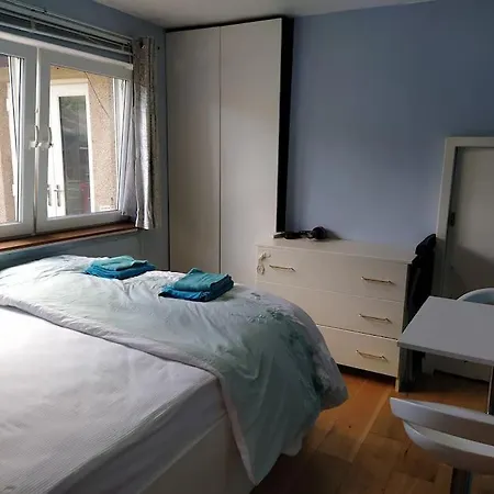 Double Ensuite Room, 1-minute Walk To Bus Stop *