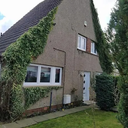 Studio Flat, Frequent Buses, 1-minute Walk To Bus Stop, 15 Minutes To City Center