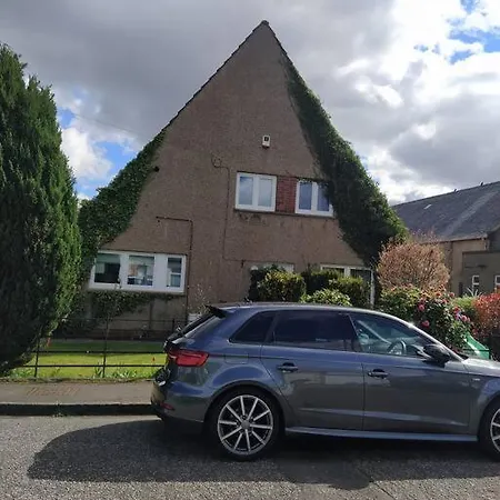 Double Ensuite Room, 1-minute Walk To Bus Stop Edinburgh