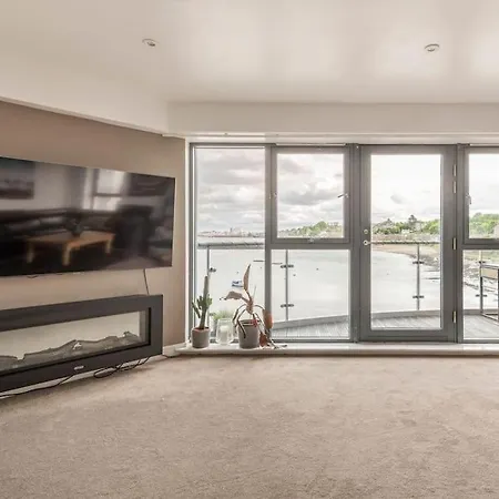 Calming Sea View Apartment