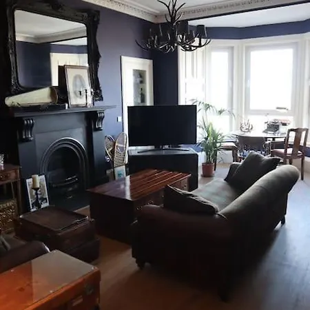 Apartment Stylish Victorian For Two In *