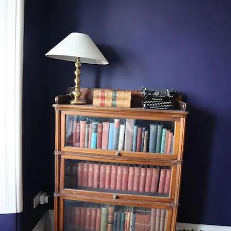 Stylish Victorian For Two In *