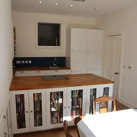 Apartment Stylish Victorian For Two In Edinburgh