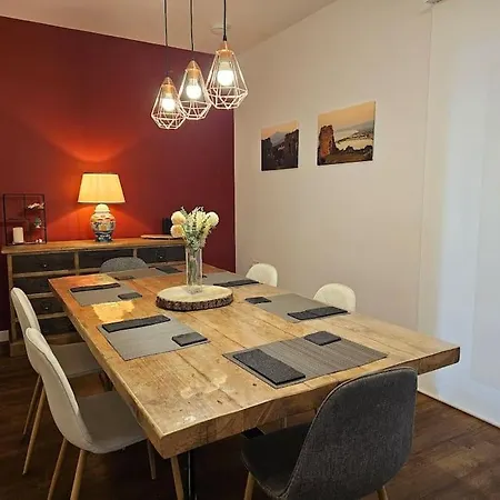 Our House @ Little France Edimburgo