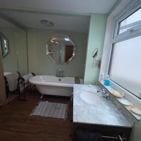 Lovely Double In Very Good Area Privatunterkunft *