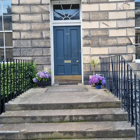 Apartment 3 Double-bed Georgian In Prime Location *