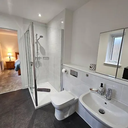 Our House @ Little France Дом отдыха *