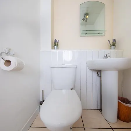 Fab Arthur Seat Views, Old Town Apartment