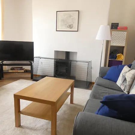 2-bed Flat In Apartment Edinburgh