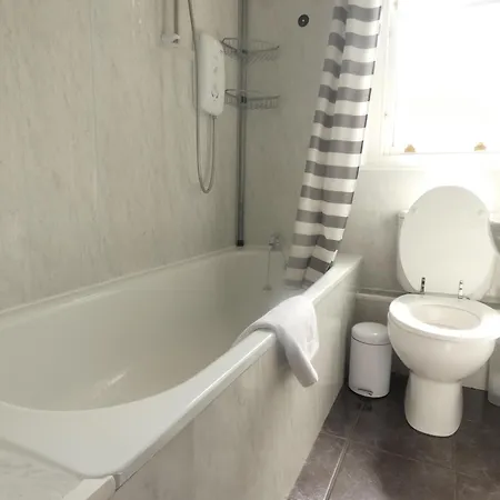 2-bed Flat In Appartement