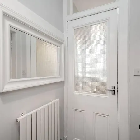 Lilas Abbeyhill - 1br-1ba 5 Mins To Meadowbank Shopping By Bonjour Residences Apartment