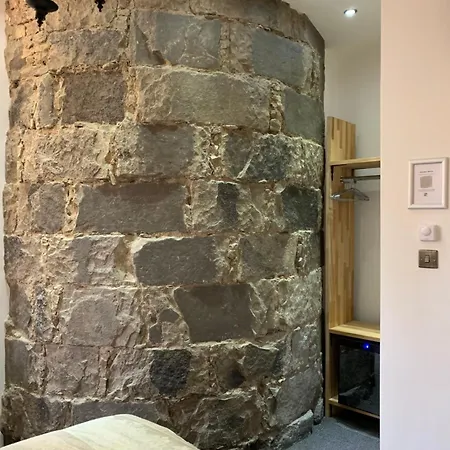 Aparthotel Royal Mile By The Castle 5*