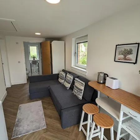 منزل للإقامة En-suite Double With Private Entrance