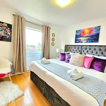 Apartment 3 Bed House With 6 Beds By Sensational