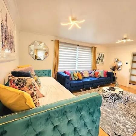 3 Bed House With 6 Beds By Sensational