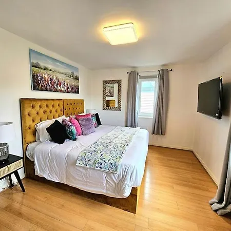 3 Bed House With 6 Beds By Sensational