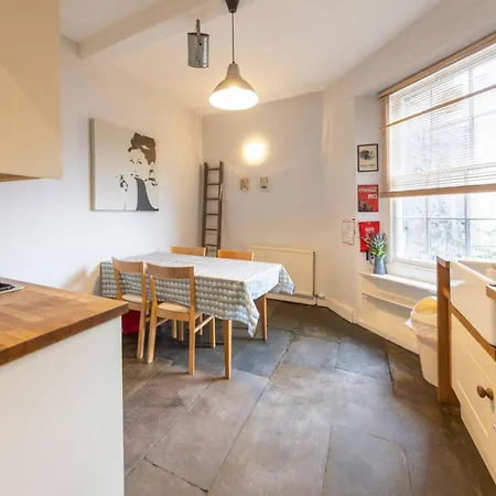 Beautiful 1 Bedroom Flat In Vibrant Stockbridge * Edinburgh