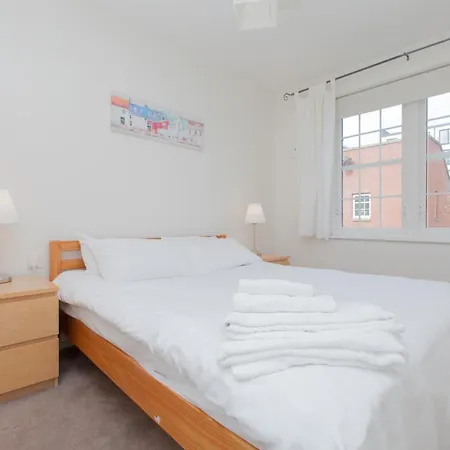 Attractive Leith Apartment EDI
