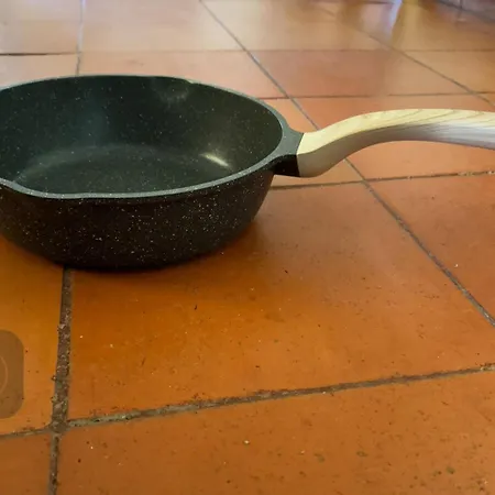 Dreghorn House 5 B-rooms 9 Beds 3 Toilets 2 Showers,1 Bath 2 Receiption Secure Free Parking 233 Wifi