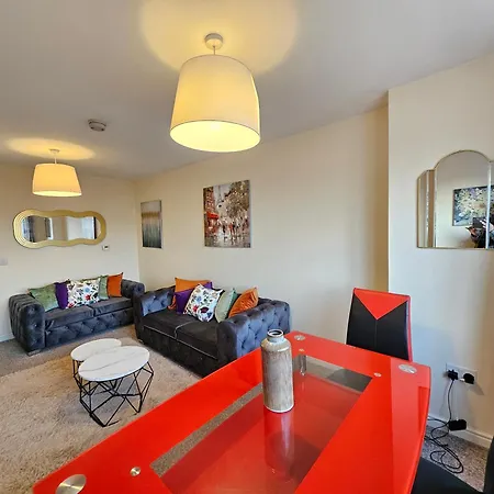 2 Bed Apt, 4 Beds With Parking * 爱丁堡