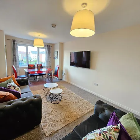 2 Bed Apt, 4 Beds With Parking 公寓