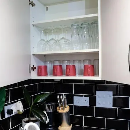 4 Bed Complete In Near Airport * 爱丁堡