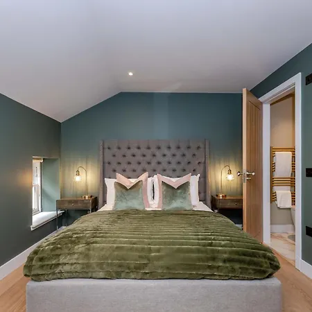 Dragon - Centre 2 Bed Luxury Mews House Vakantiehuis