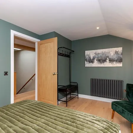 Dragon - Centre 2 Bed Luxury Mews House