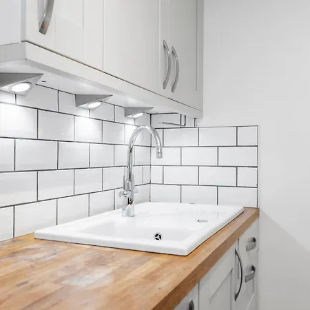 Joivy Modern Flat In City Centre - For Up To 3 Guests 公寓 *