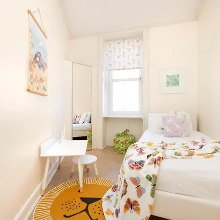 Joivy Modern Flat In City Centre - For Up To 3 Guests *