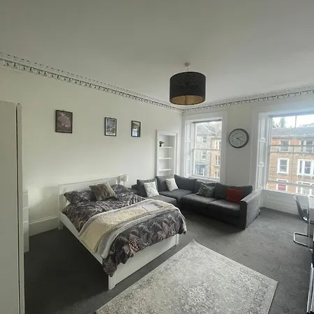 Joivy Elegant 4-Bedroom Flat Near Edinburgh Castle Apartmán