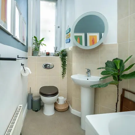 Joivy Superb 2-bed Flat Near The Royal Botanic Garden Lägenhet Edinburg