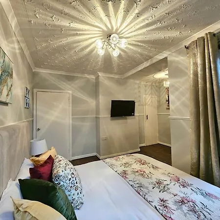 Craigietinny Road Apartment- 3 Beds *