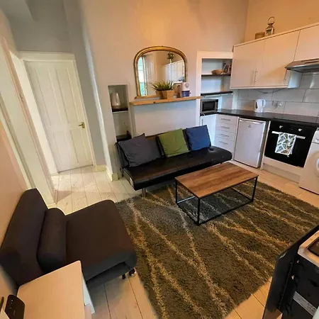 Unique Two Bed Main Door Flat At The Meadows Appartamento Edimburgo