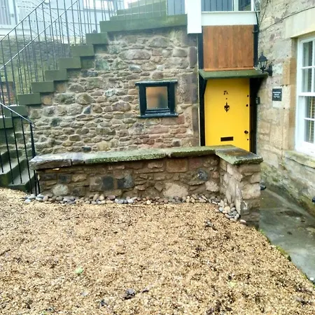 Unique Two Bed Main Door Flat At The Meadows Apartament *
