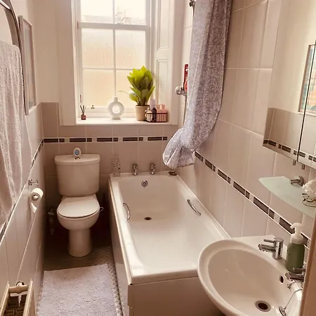 Stunning Period 3 Bed Flat In Sought After Area *