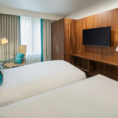 Отель Courtyard By Marriott