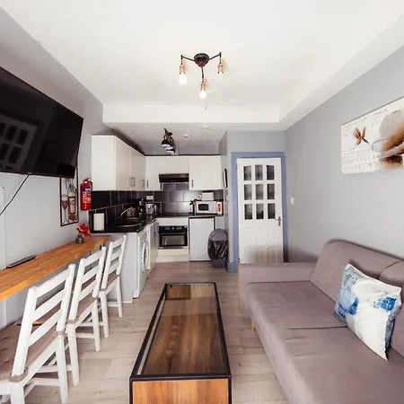 아파트 Cozy Centre 2 Bedroom By The Meadows! 5 *