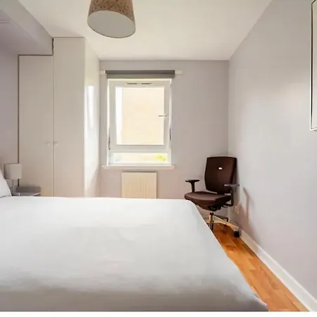 Spacious Retreat At Prime Location With Free Parking& Balcony