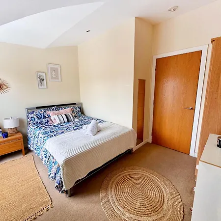 Arthurs Penthouse - Central Leith Walk 2-storey - Free Parking & Fast Wifi Apartment