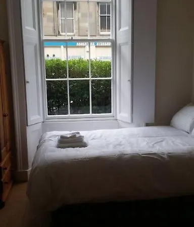 Southside Spacious Flat Sleeps 8