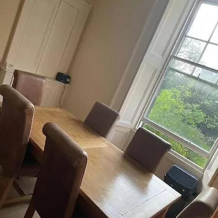 Apartment Southside Spacious Flat Sleeps 8 Edinburgh