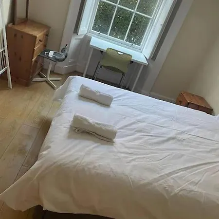 Southside Spacious Flat Sleeps 8 Edinburgh