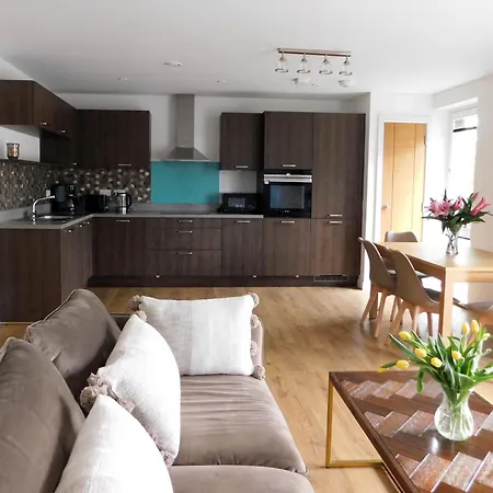 Beautiful Meadowbank With On-street Parking Apartment EDI