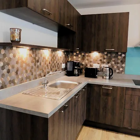 Beautiful Meadowbank With On-street Parking Apartment *